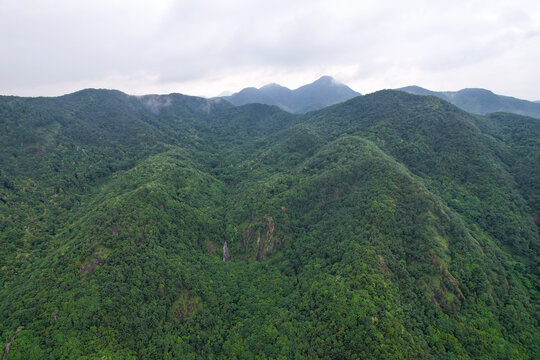 远山云雾