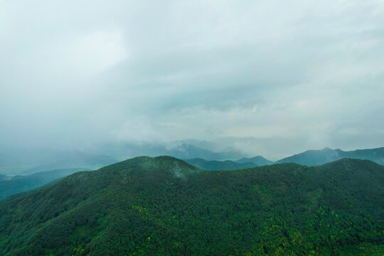 阴雨天云雾
