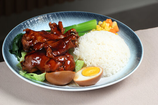 卤鸡腿饭