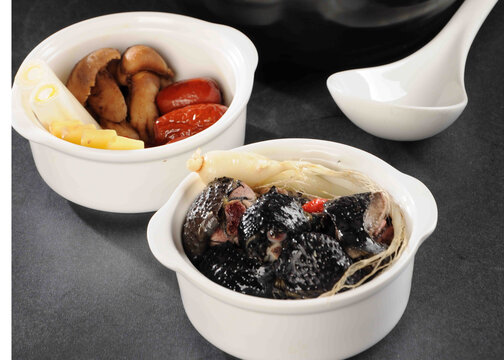 3277乌鸡煲松茸