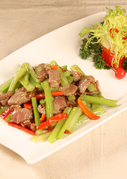 羊肉炒山芹