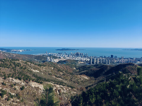 山顶俯瞰威海市区