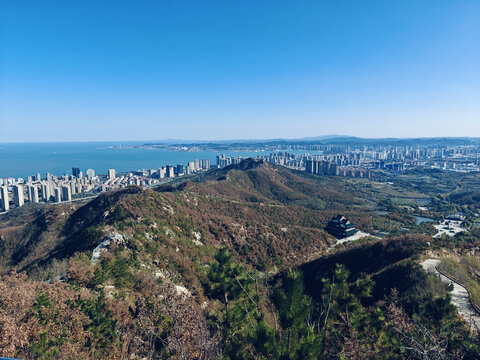 山顶俯瞰威海风光