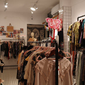 中古复古服装店女装打折清仓