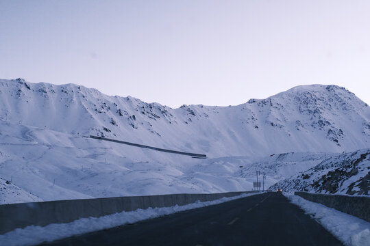 新疆南疆独库公路雪山雪景