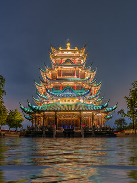 雾都重庆鸿恩寺鸿恩阁水波倒影夜景