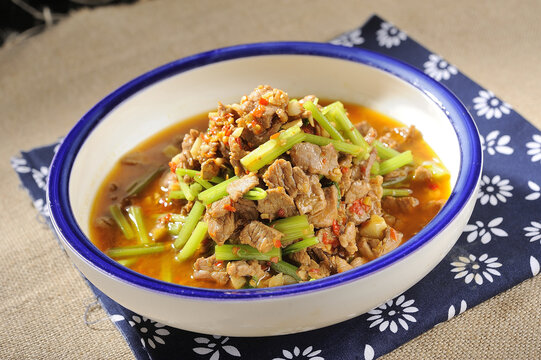 芹菜炒肉