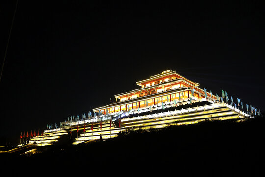 鹿台阁金字塔夜景