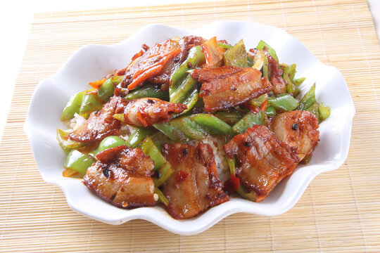 老干妈回锅肉盖浇饭