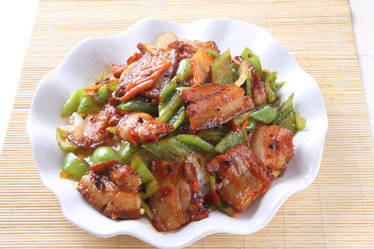 老干妈回锅肉盖浇饭