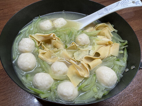 鱼丸蔬菜汤