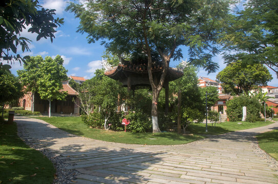 小山丛竹院落