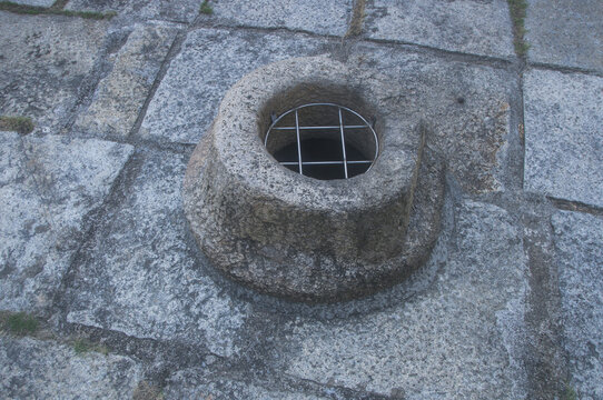 小山丛竹古井