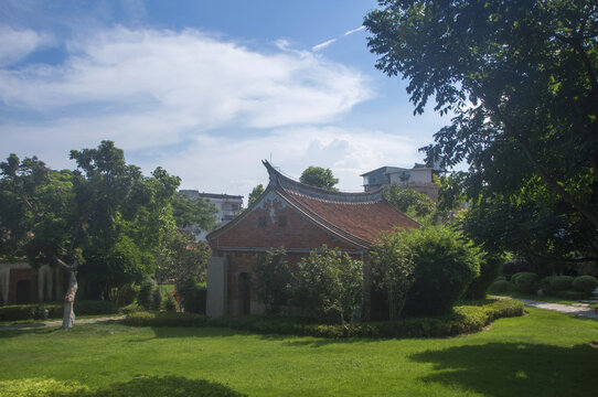 小山丛竹院落