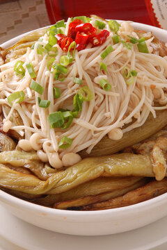 金针茄子煲