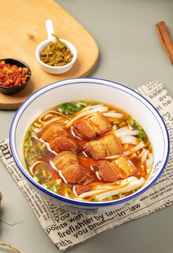 红烧肉米粉