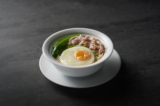 鸡蛋肉片面