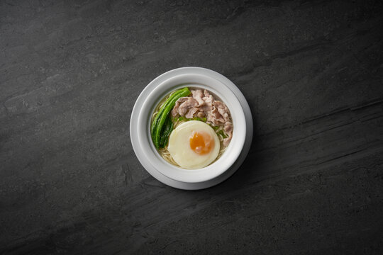 鸡蛋肉片面