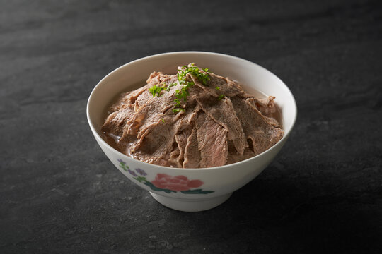 里脊牛肉薄片汤
