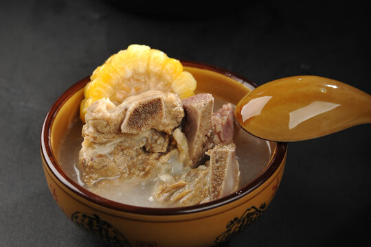 玉米煲排骨