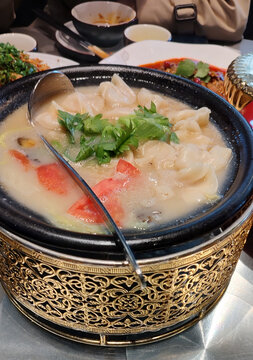 番茄饺子汤