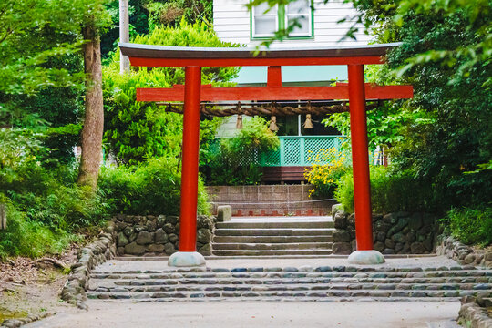日本神社红色鸟居