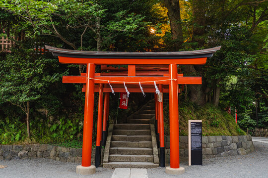 日本神社红色鸟居