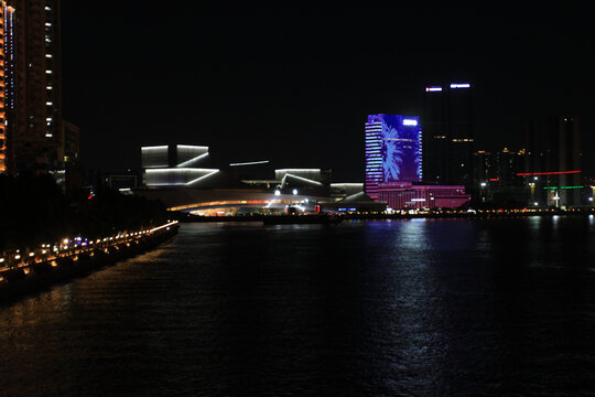 广州白鹅潭大湾区艺术中心夜景