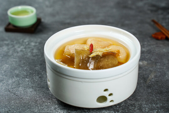 鸡丝花胶水鱼裙汤