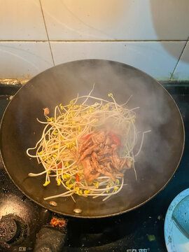 肉丝炒黄豆芽