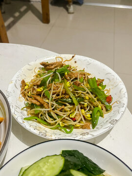 肉丝炒黄豆芽