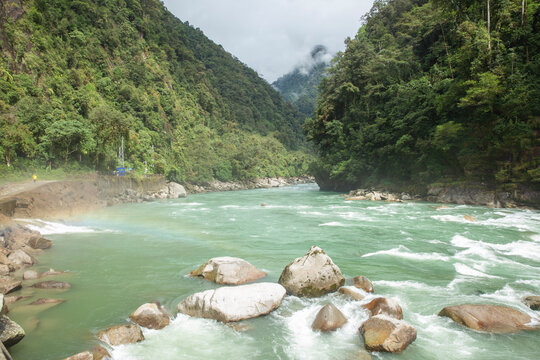 贡山县独龙江峡谷森林自然风光