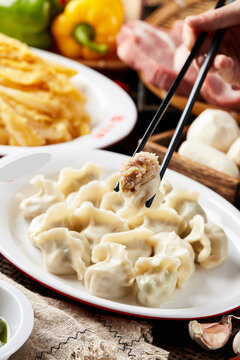 鲜肉酸菜水饺