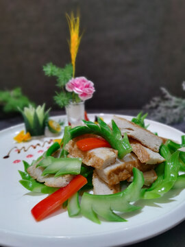 芥兰炒鱼饼