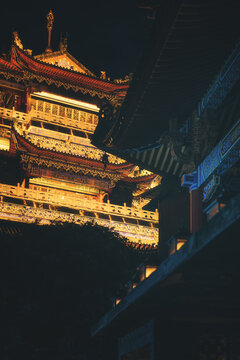夜晚的寺庙楼阁广西柳州西来古寺夜景