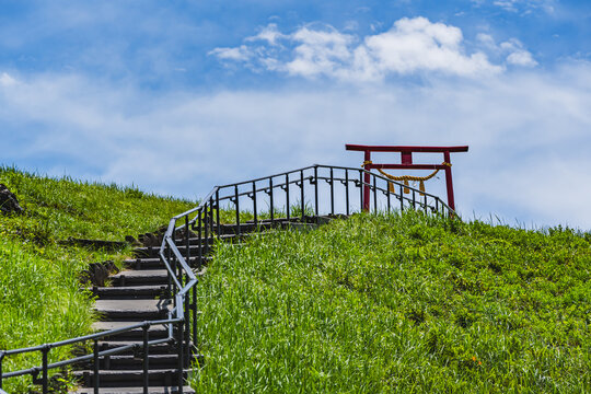 日本大室山红色鸟居