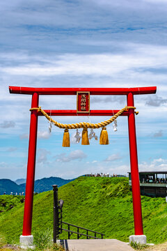 日本大室山红色鸟居