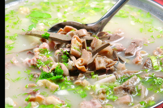 银锅羊杂汤