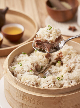笼仔糯米蒸排骨