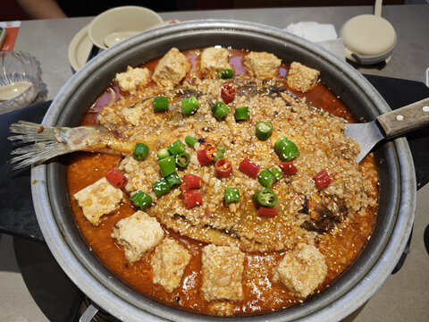 诱人蒜香豆花烤鱼