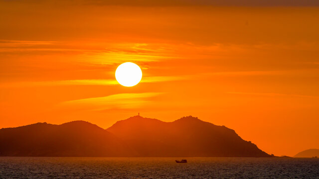 海上日出