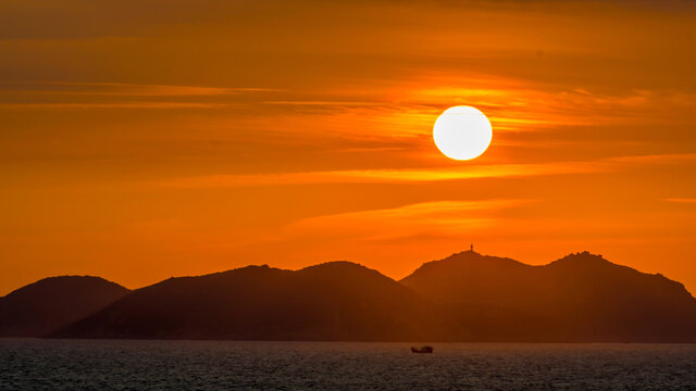 海上日出