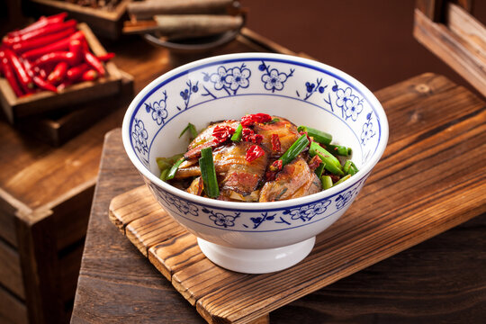 大蒜炒腊肉