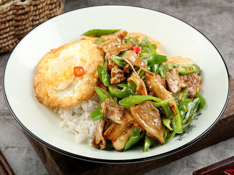 小炒肉贡米饭