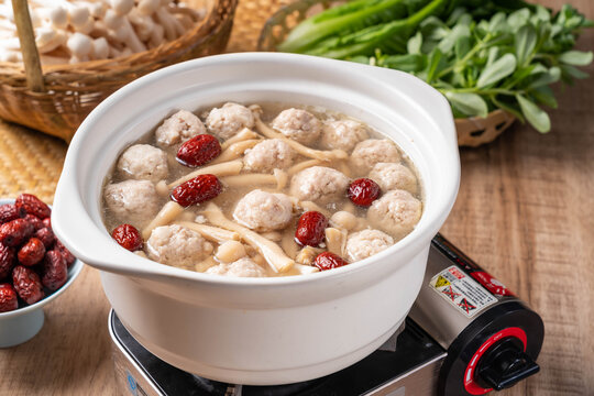 鲜菌肉丸汤