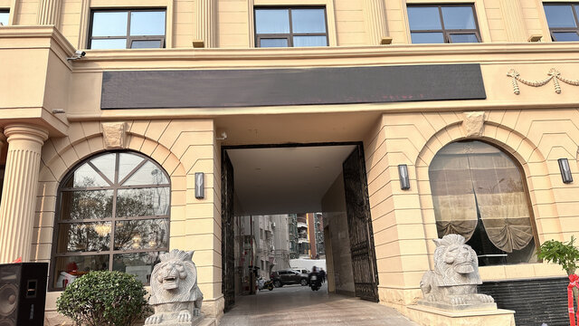 酒店出口处