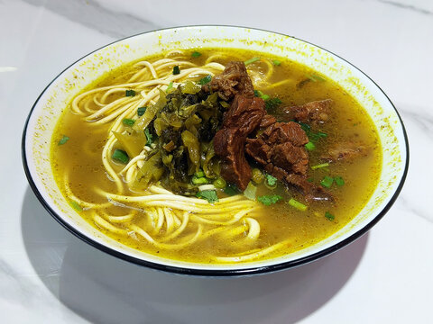 酸菜红烧牛肉面