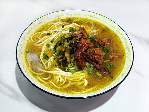 酸菜红烧牛肉面