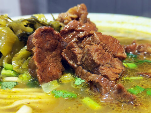酸菜红烧牛肉面