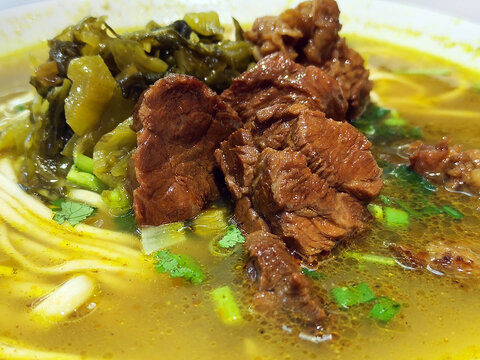 酸菜红烧牛肉面